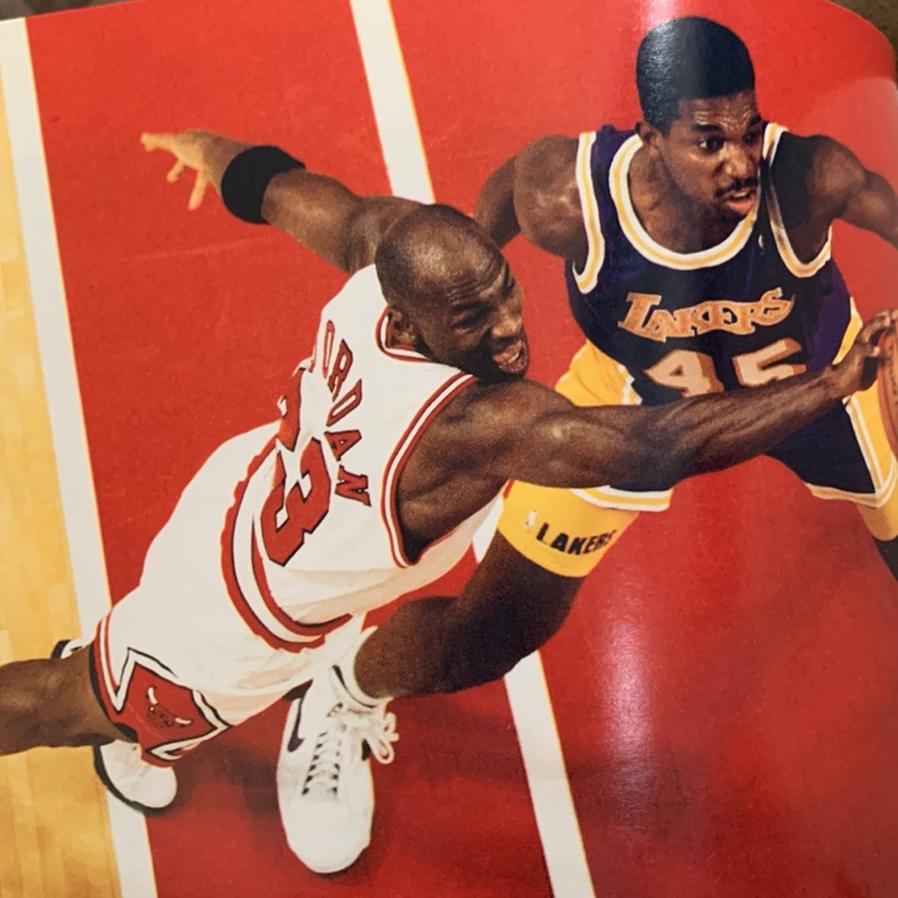 Michael Jordan book RARE AIR - Picture 5 of 16